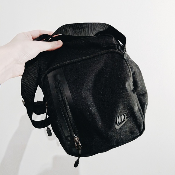 nike small crossbody bag